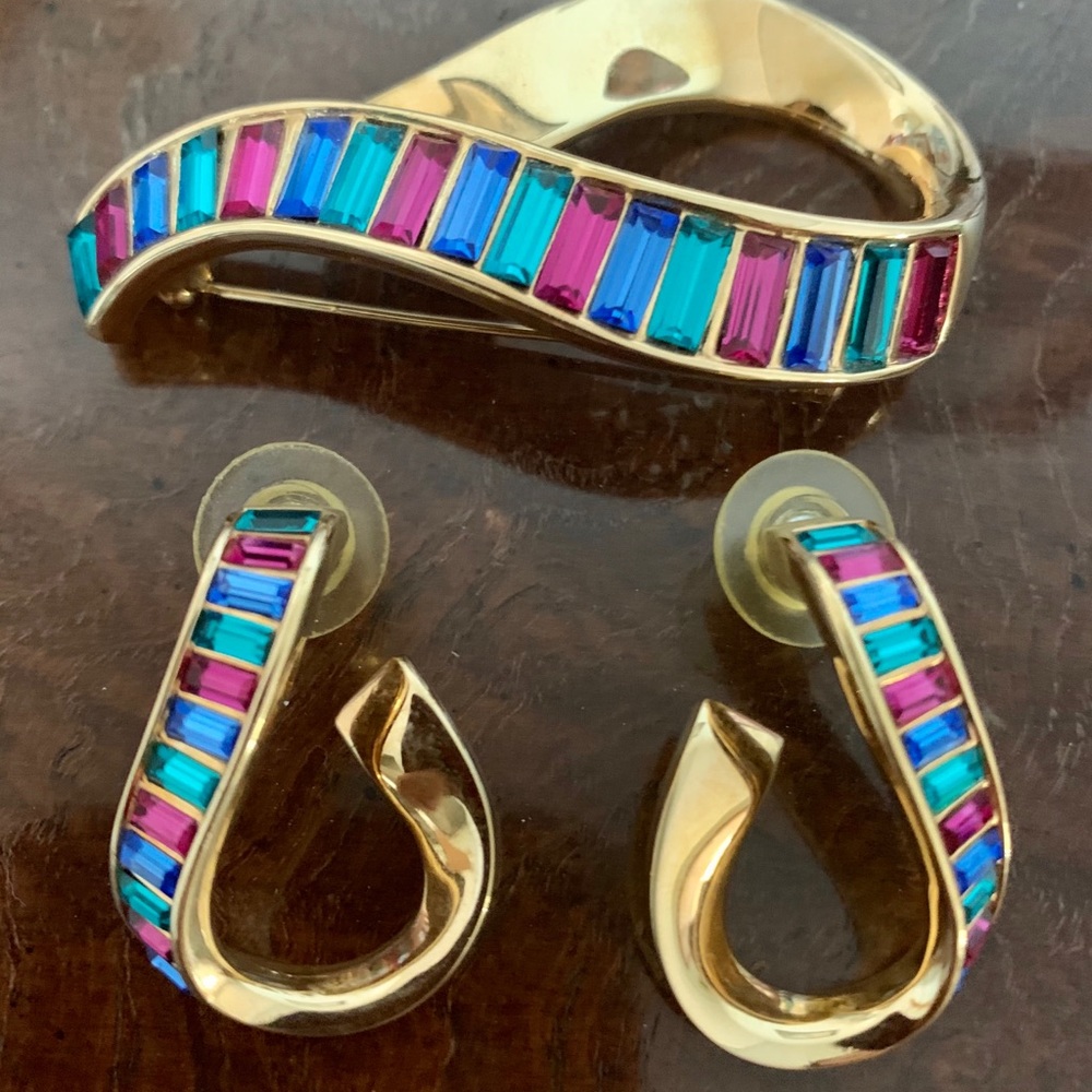 SWAROVSKI vintage Brooch and earrings set